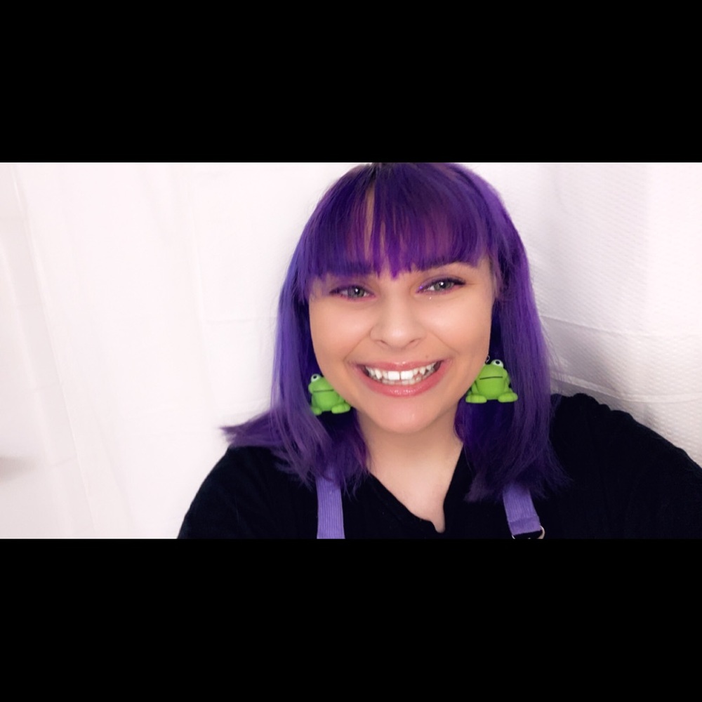 hi! I’m Jade ❤️🧡💛💚💙💜 - Picture 3 of 6